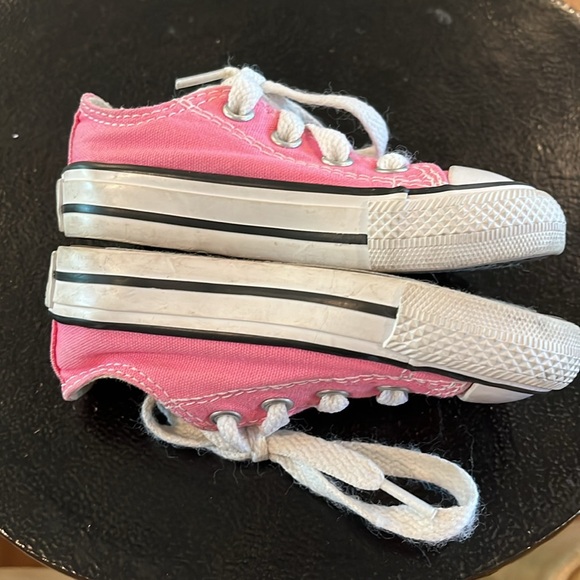 Baby Chuck Taylor Converse, Size 4 - Picture 6 of 8